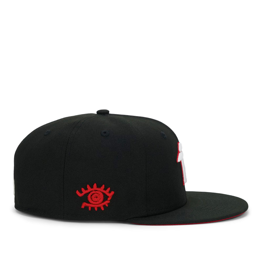 111  FITTED HAT - BLACK