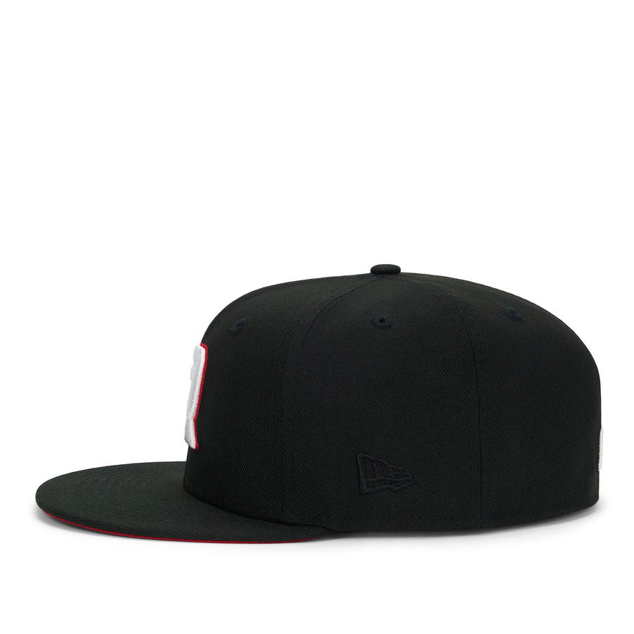 111  FITTED HAT - BLACK